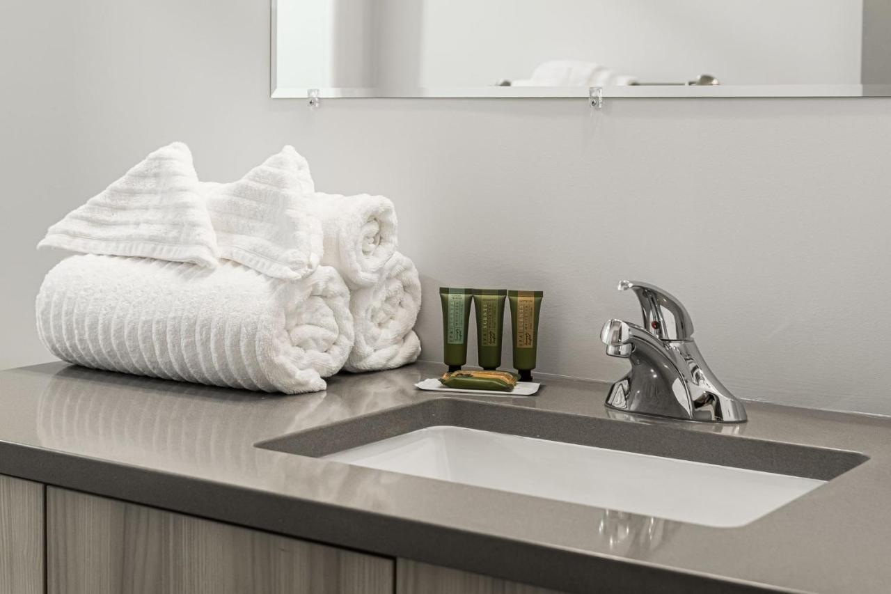 Station 1 By Terra Hospitality Aparthotel Moncton Bagian luar foto