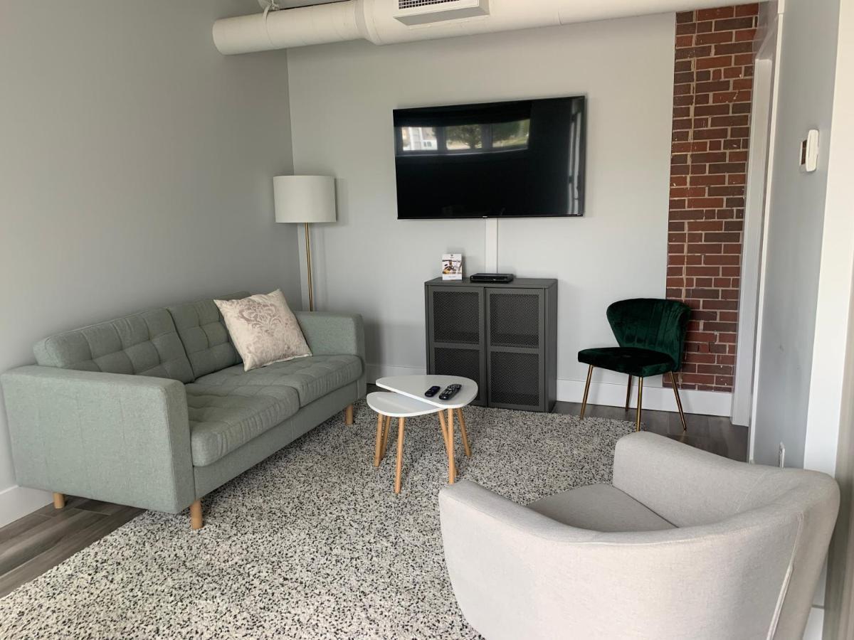 Station 1 By Terra Hospitality Aparthotel Moncton Bagian luar foto